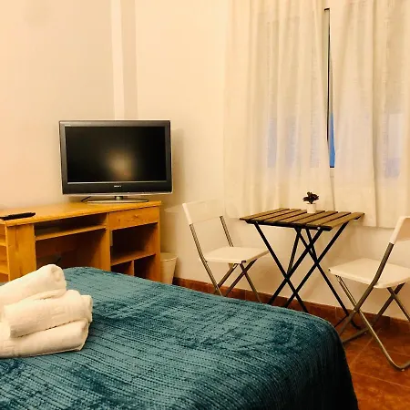 Low Cost Rooms Malaga Mota * Málaga